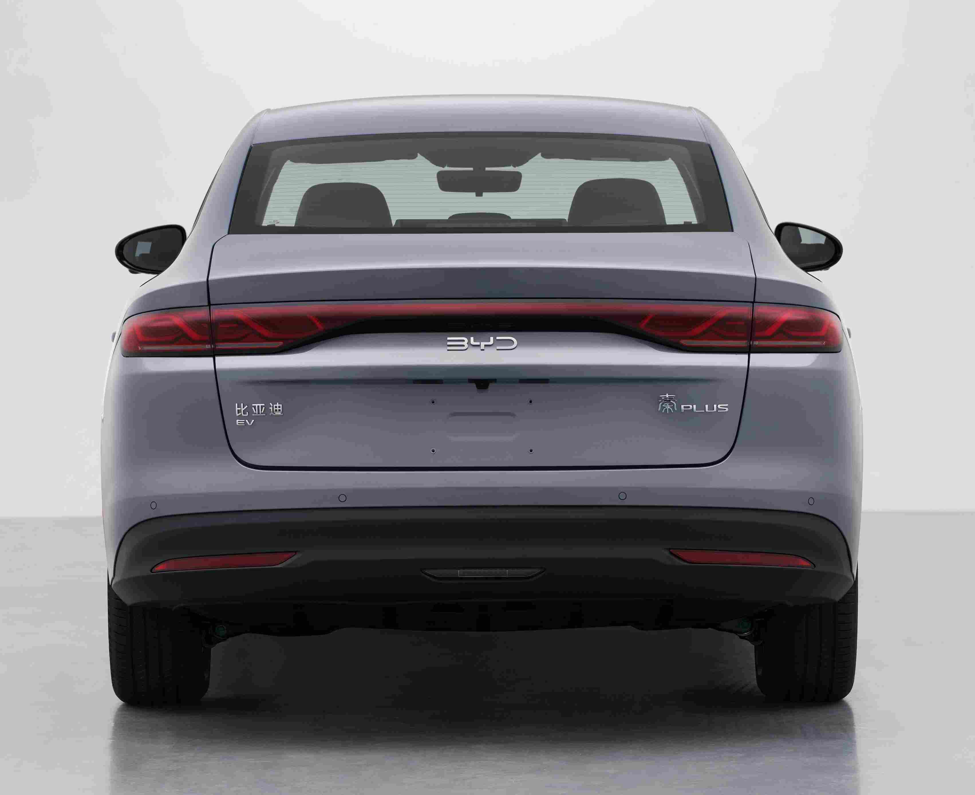 比亚迪秦PLUS EV 尾部视图