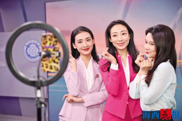 厦门气象女主播_狐尾山气象女神_厦门天气预报