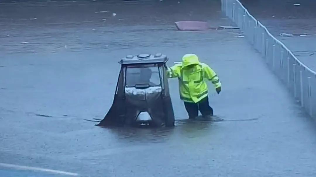 步行安全注意事项_锦州交警暴雨出行安全提示_锦州天气