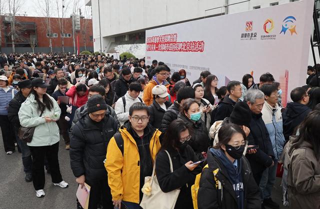 1万多人参加节后首场大型招聘会,七成岗位属于“高新技术”