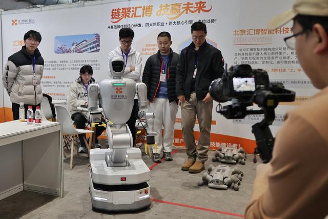 1万多人参加节后首场大型招聘会,七成岗位属于“高新技术”