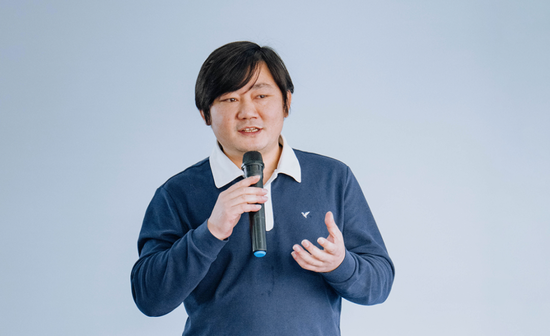 赛道夺冠引爆资本狂欢！张雪机车概念股斩获二连板，成都门店一车难求→