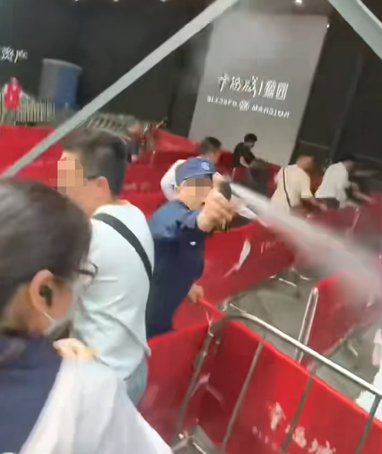 龙华深夜通报:涉事保安已行拘!